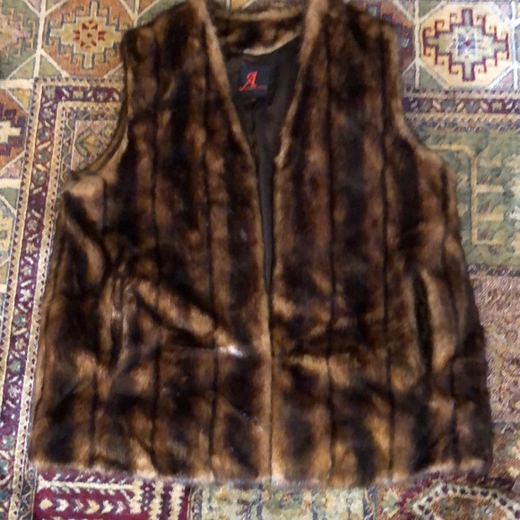 Host Pick!! EUC Xl Adrienne Landau brown faux fur vest - Picture 1 of 7
